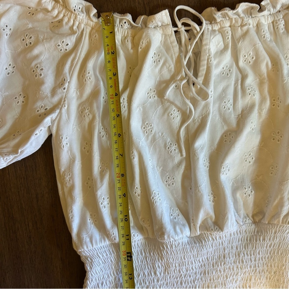 ASOS DESIGN Eyelet mini smocked Off Shoulders Dress white Size 6 Boho Preppy - Picture 8 of 13